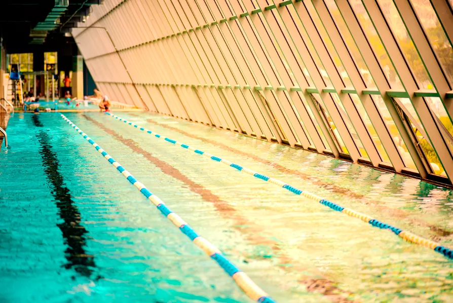 武隆成人混凝土钢结构游泳池项目